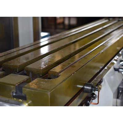 Máy phay đầu tháp pháo ba trục dọc để gia công kim loại